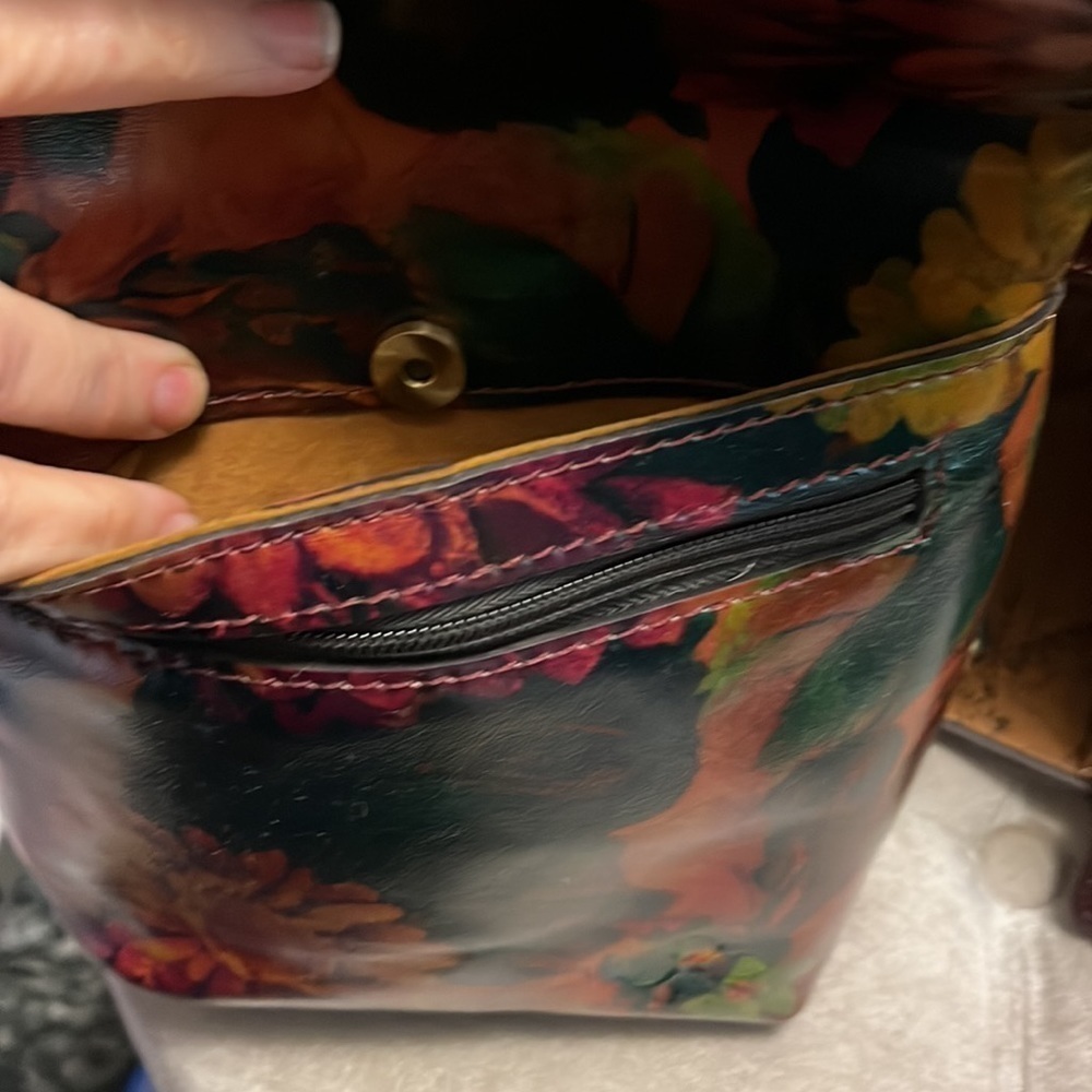 Patricia Nash 100% leather convertible, backpack, and credit card wallet, new - Picture 8 of 15
